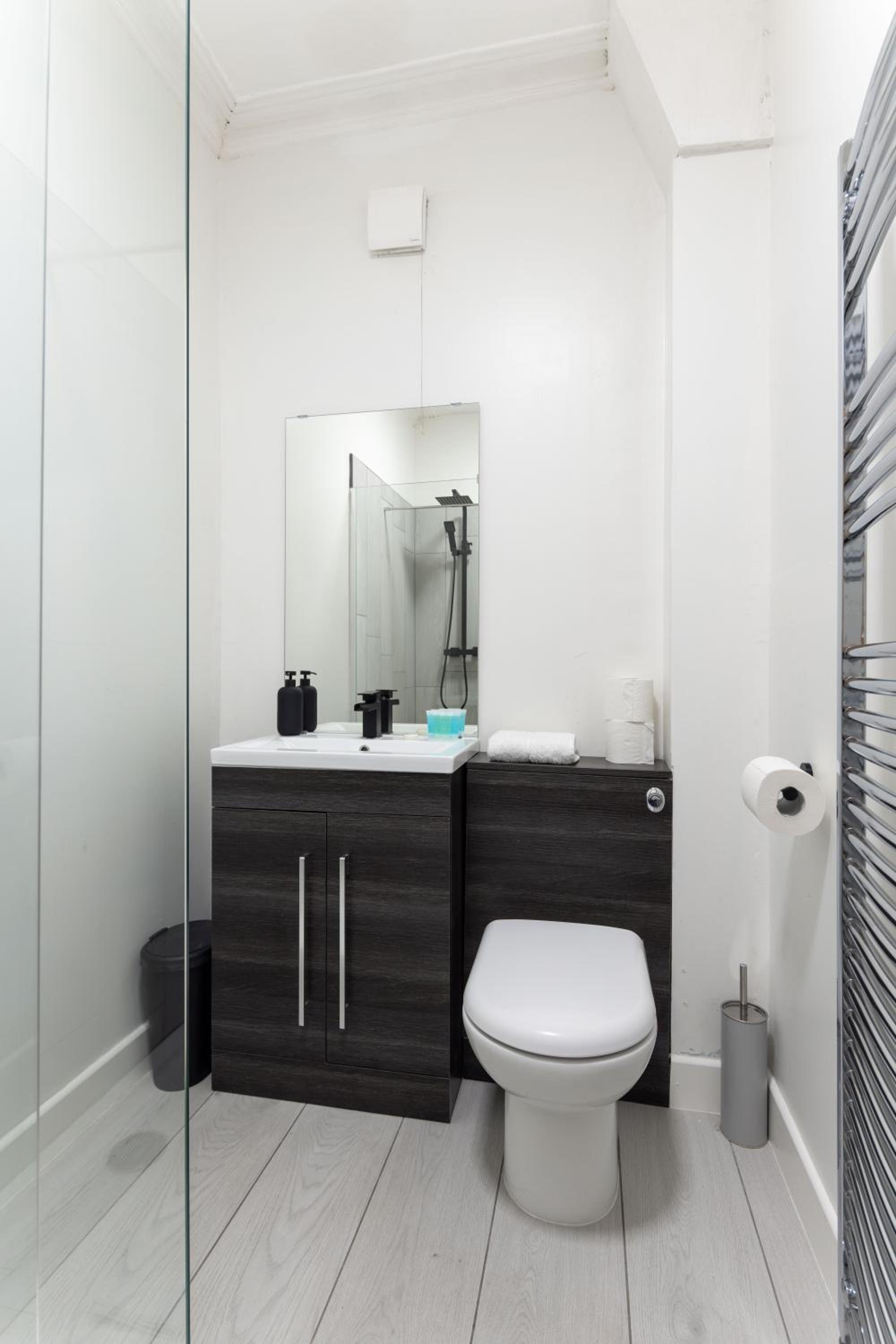 St Davids House - Air Host & Stay - 4 Bedrooms - Contractor Friendly