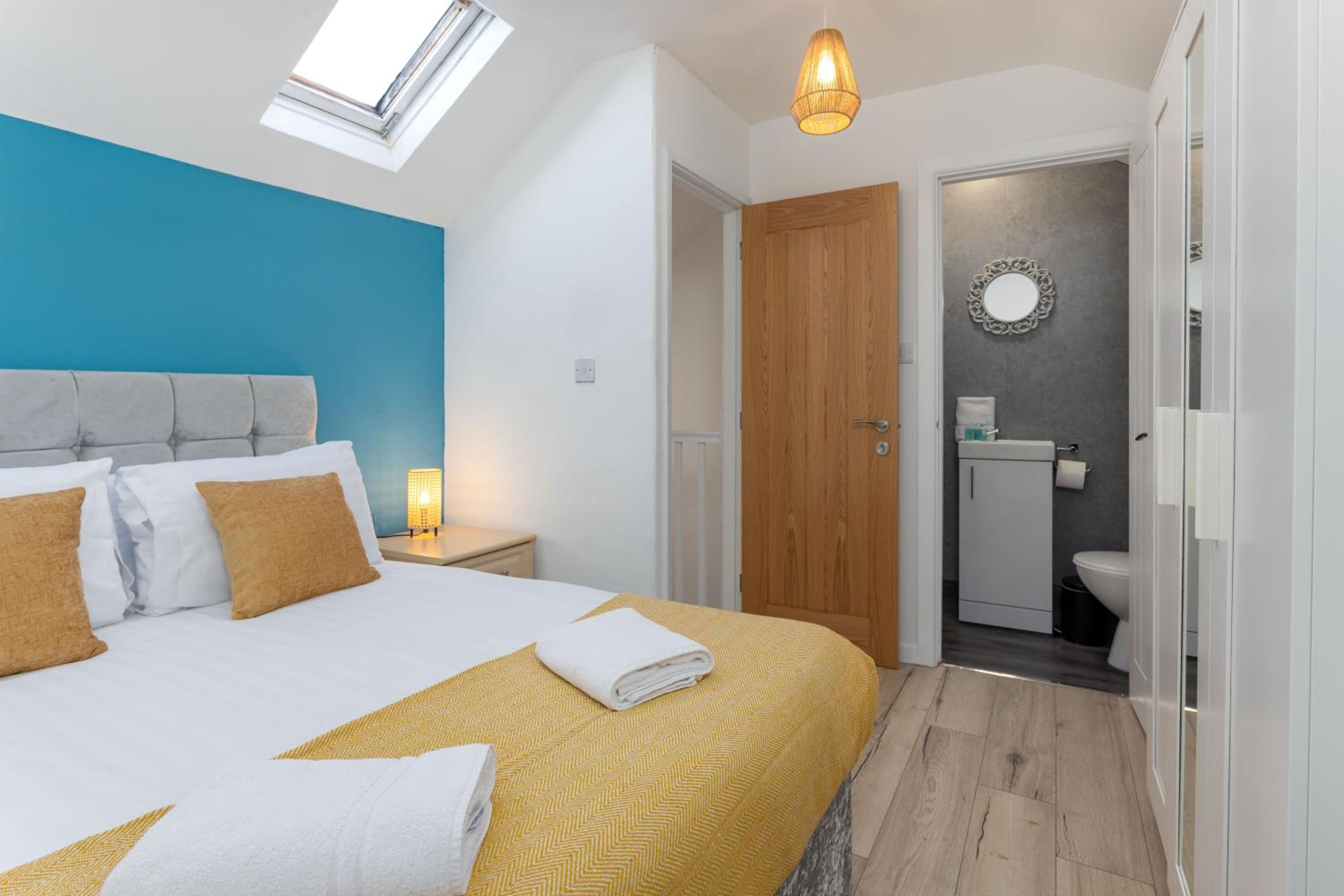 St Davids House - Air Host & Stay - 4 Bedrooms - Contractor Friendly