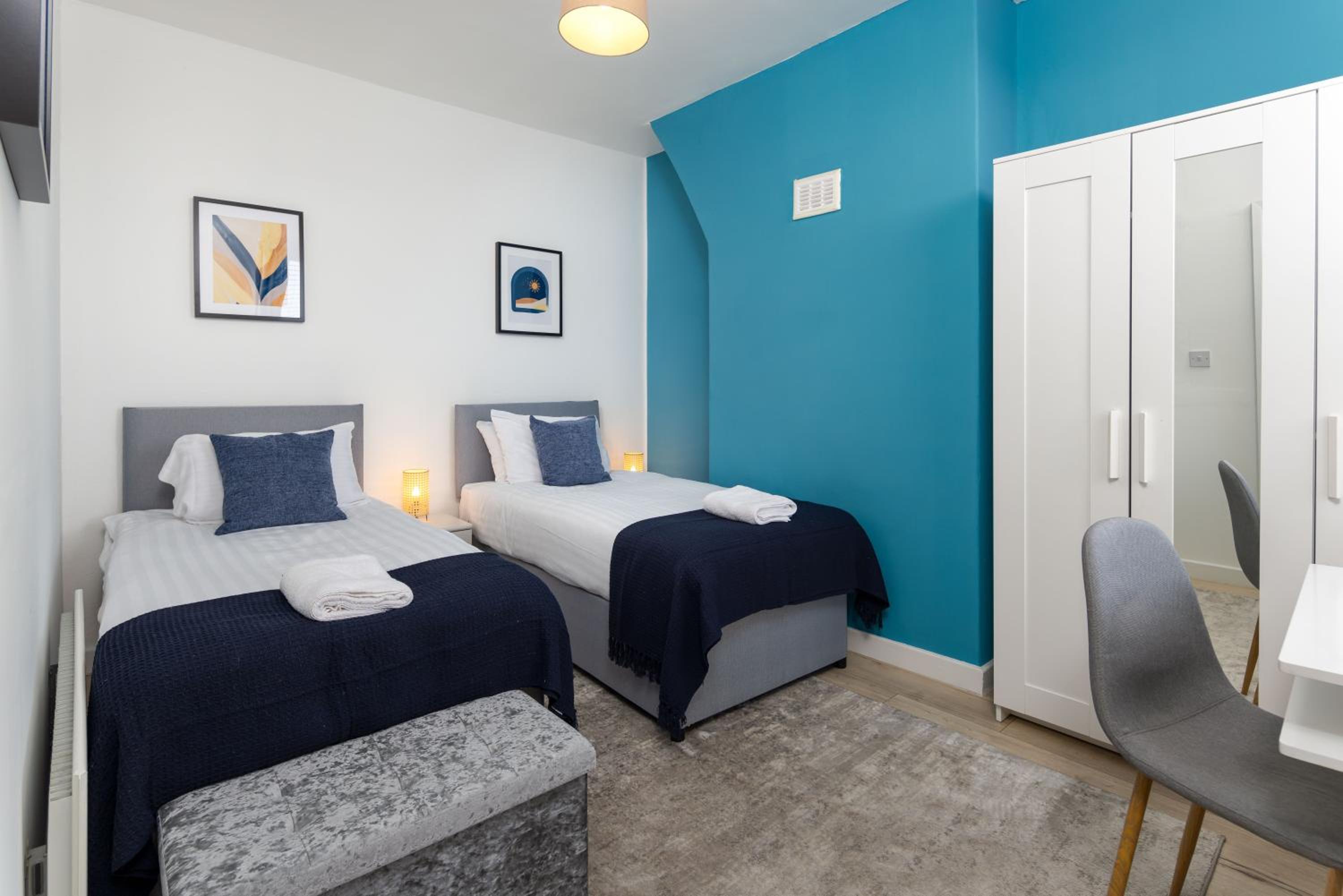 St Davids House - Air Host & Stay - 4 Bedrooms - Contractor Friendly