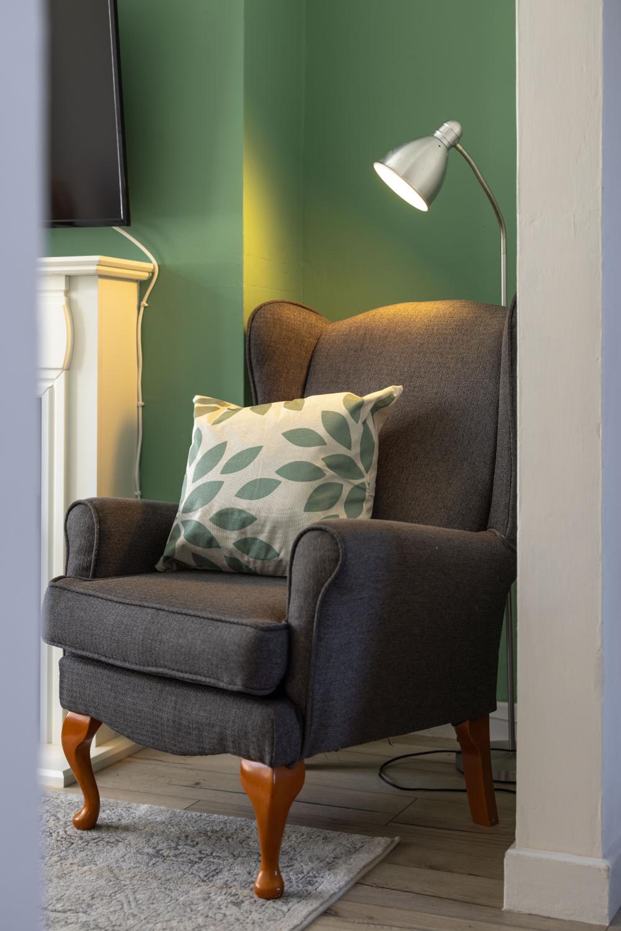 St Davids House - Air Host & Stay - 4 Bedrooms - Contractor Friendly