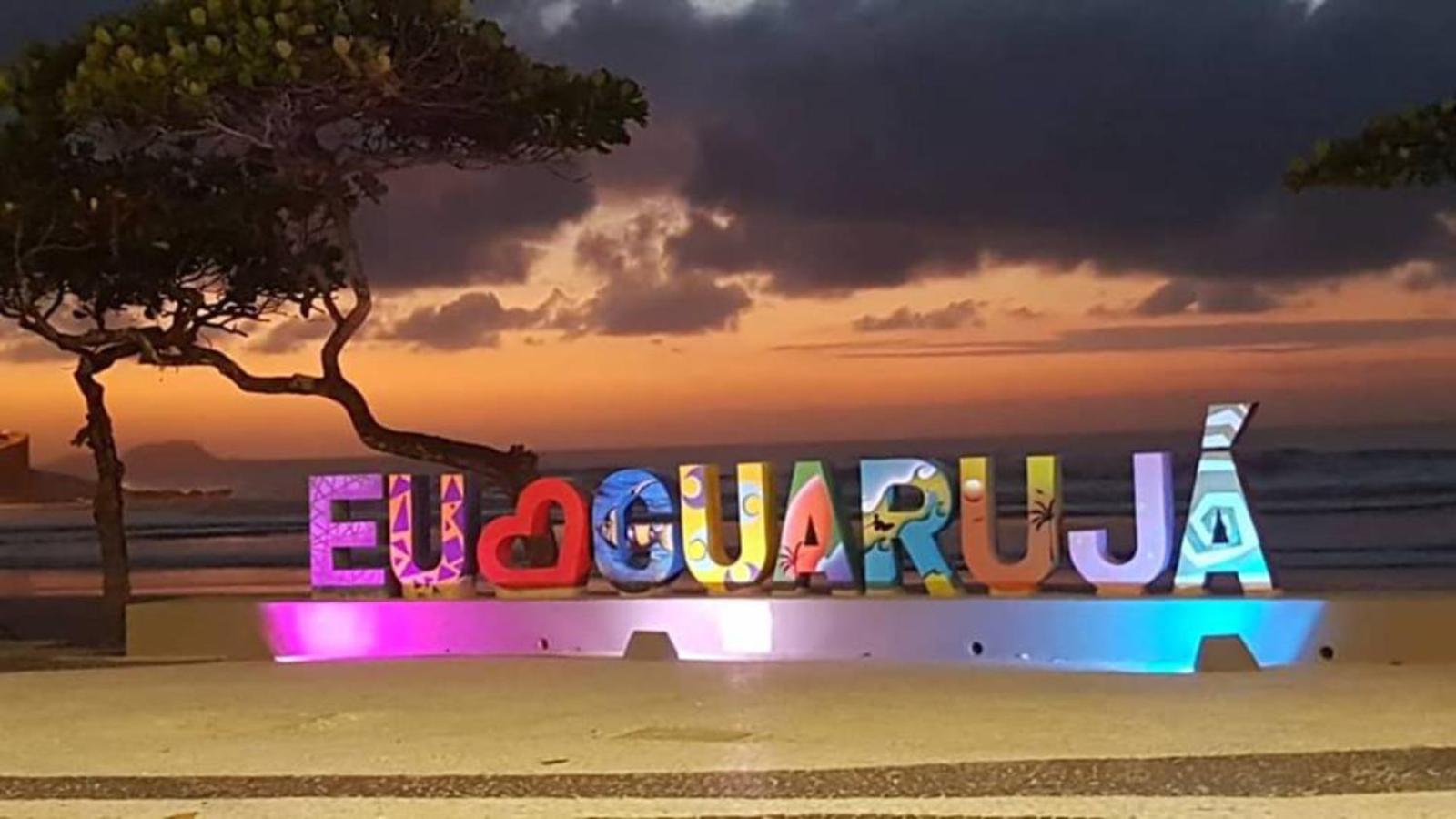 Apartamento 4 quartos, 3 banheiros, vista para o mar Pitangueiras, sacada, 1 vaga de garagem, apenas 50 metros do mar