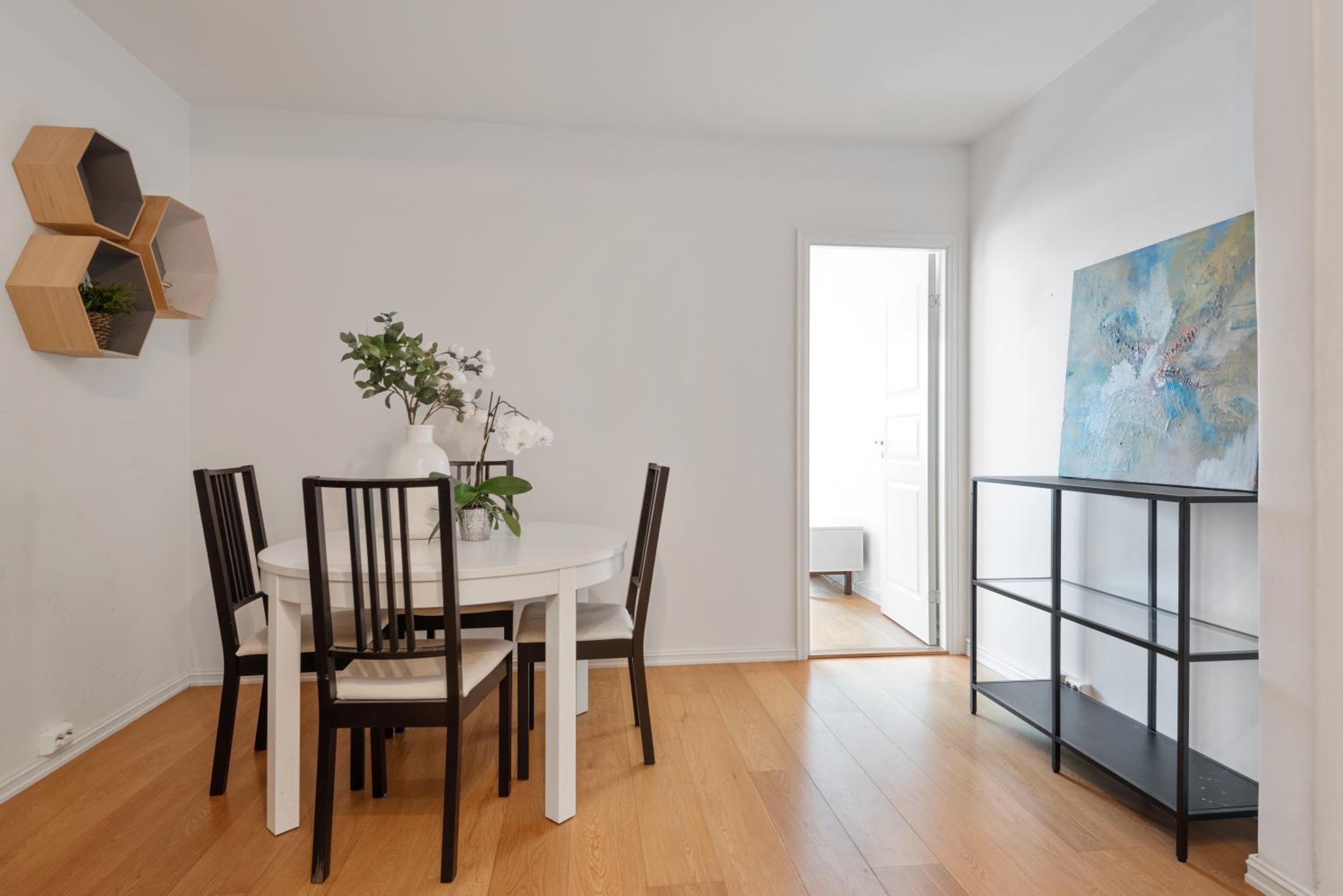 Large apartment - Luxurious neighborhood - 8 pax view 5