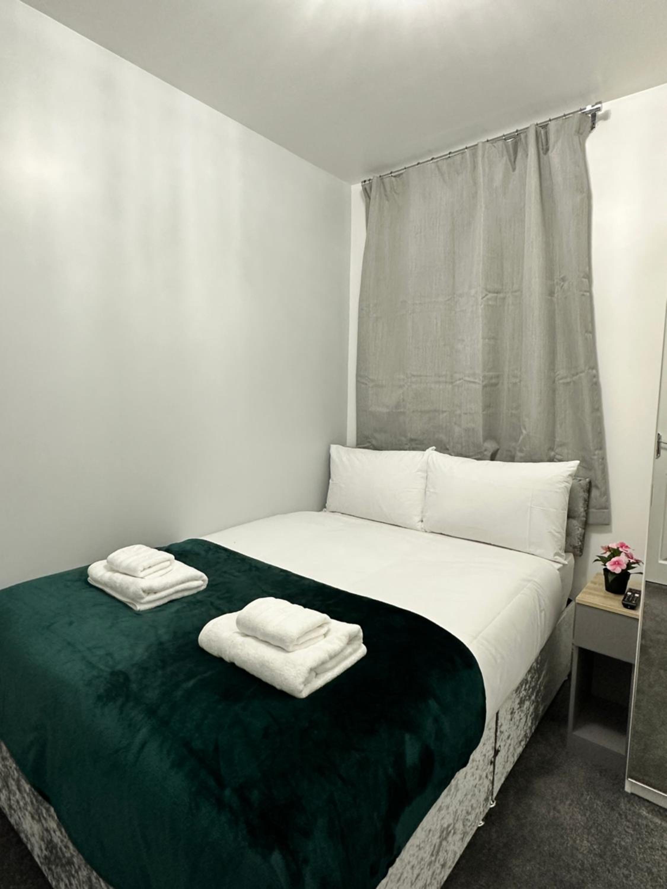 Granada Apartments Holmfield Rd