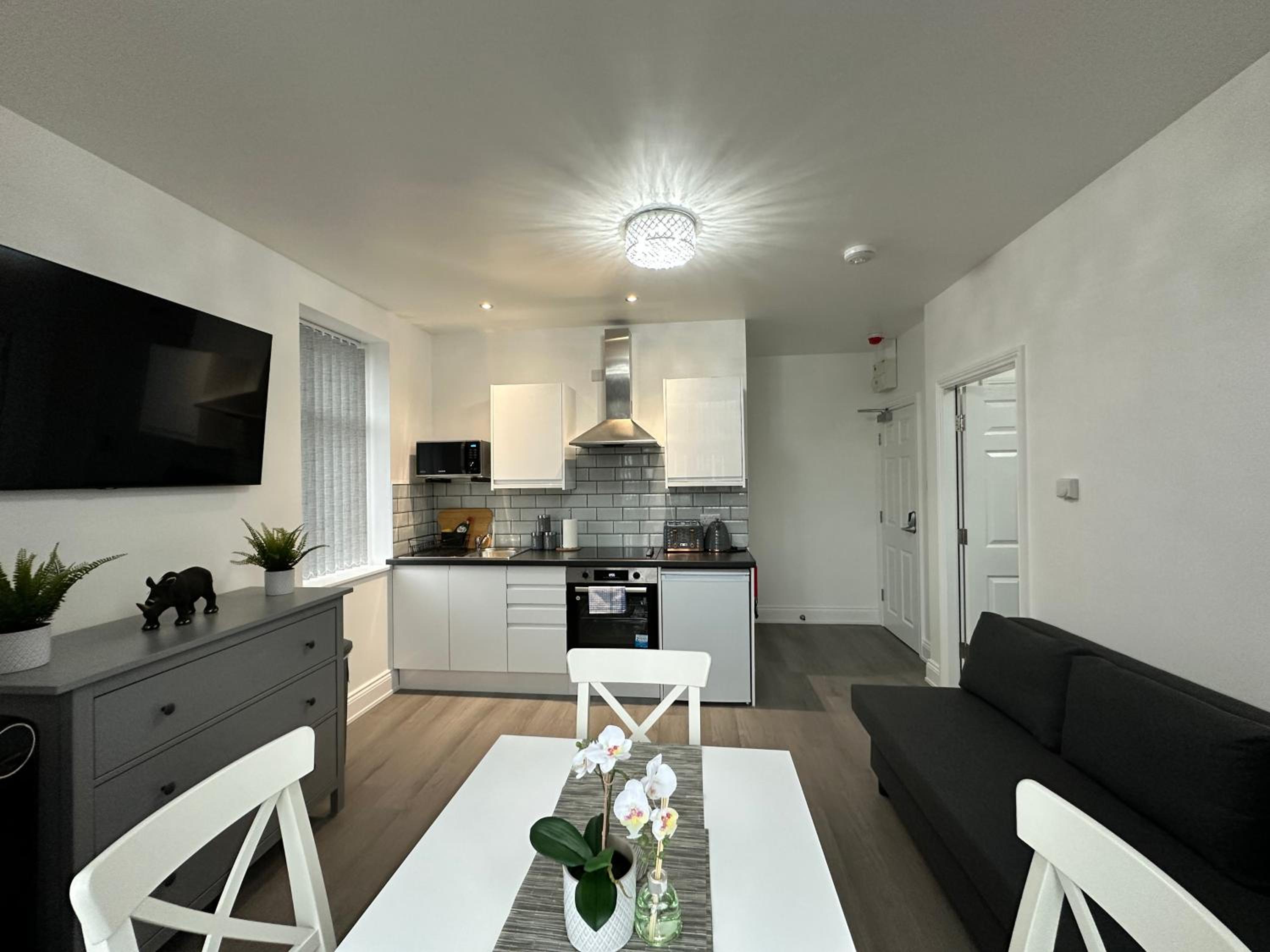 Granada Apartments Holmfield Rd