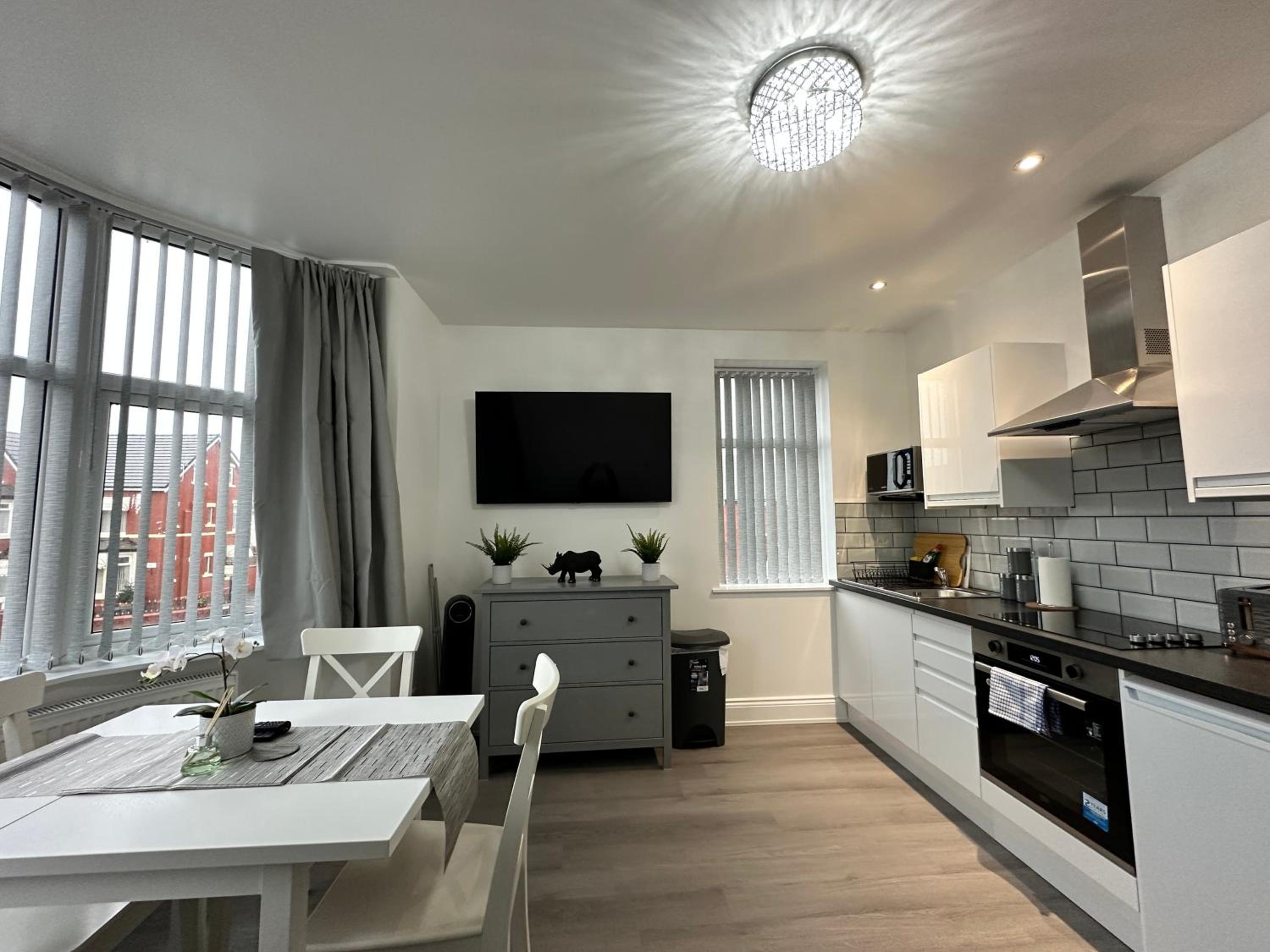 Granada Apartments Holmfield Rd