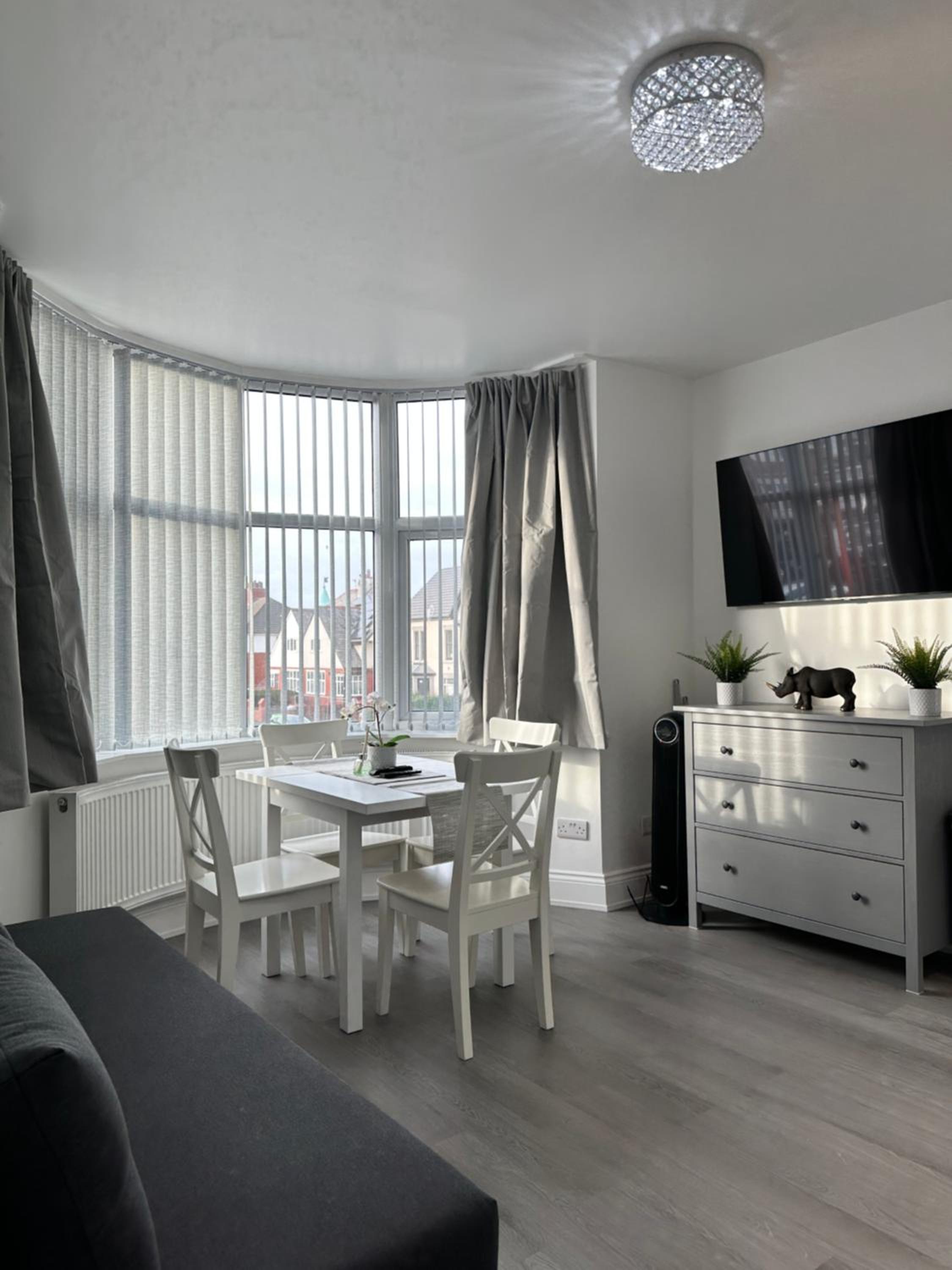 Granada Apartments Holmfield Rd