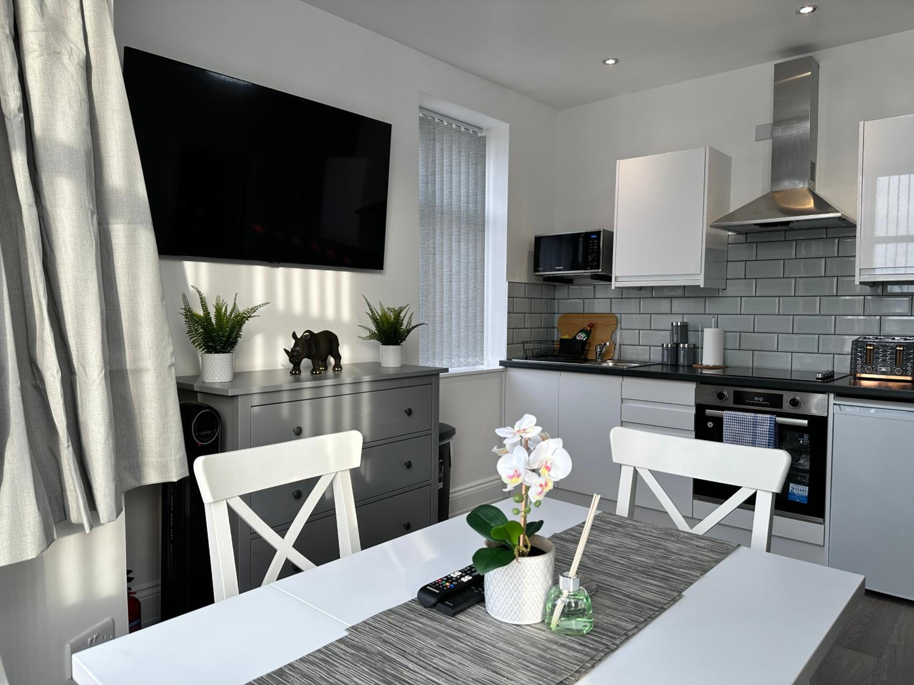 Granada Apartments Holmfield Rd