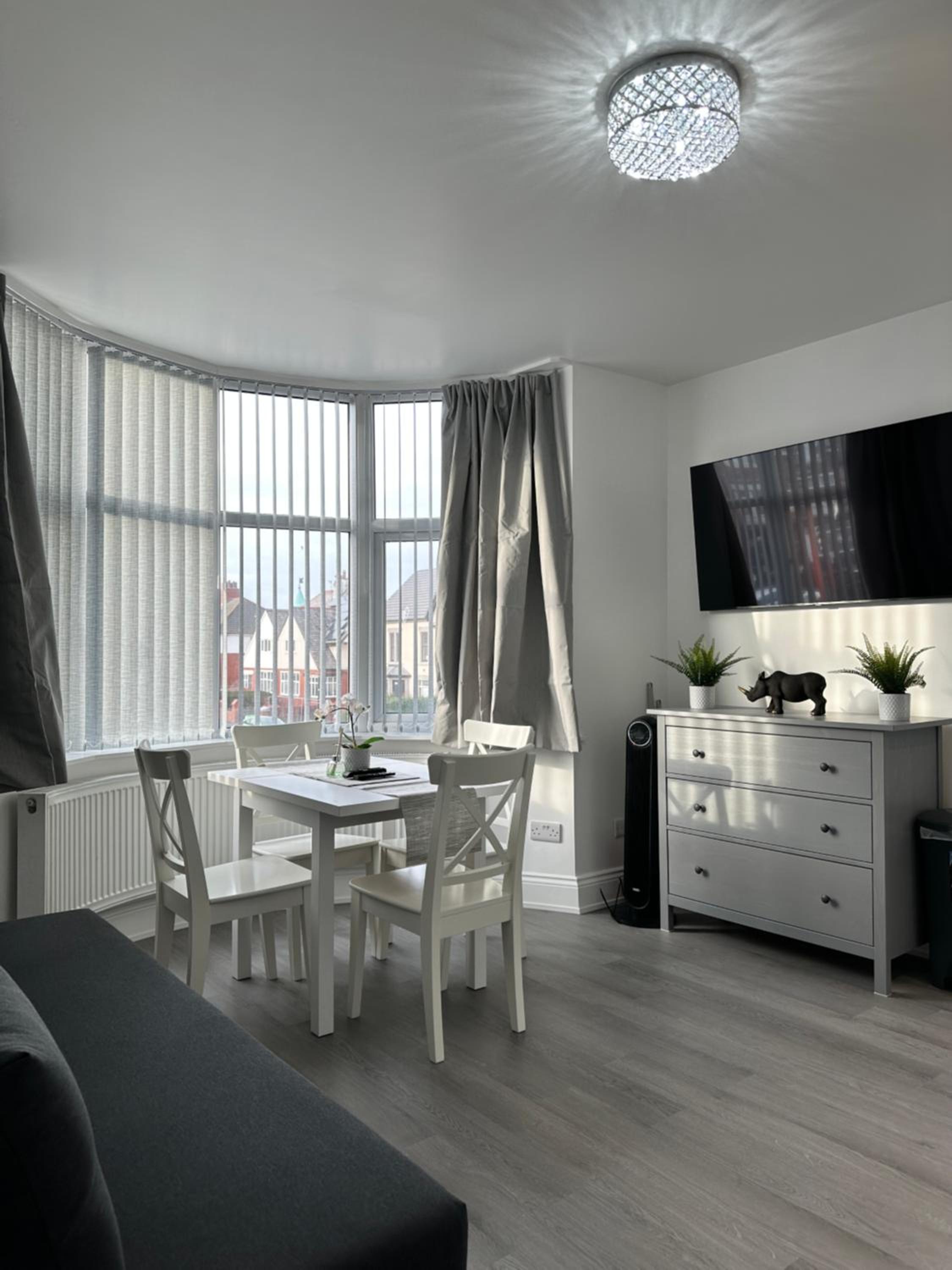 Granada Apartments Holmfield Rd