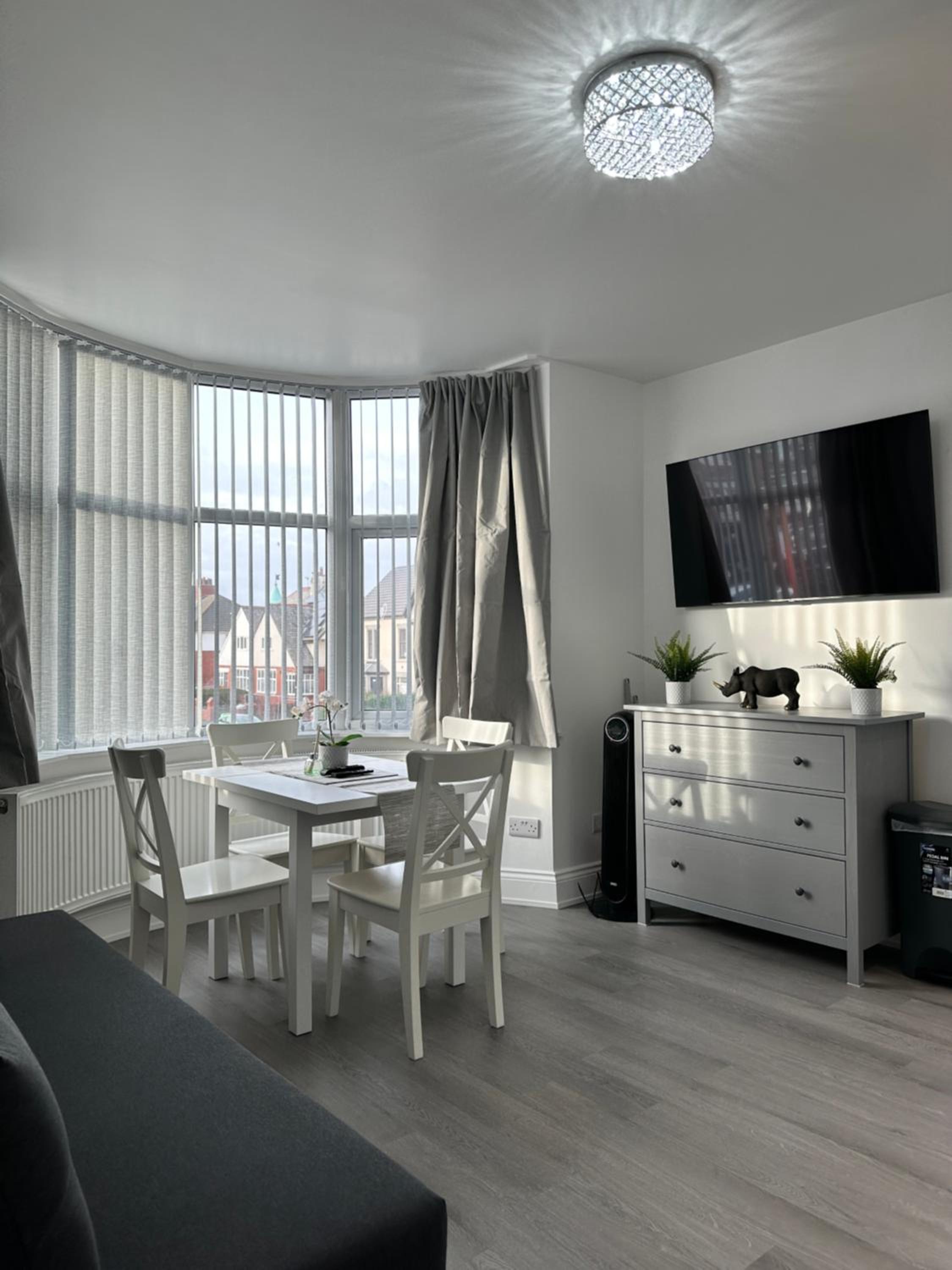 Granada Apartments Holmfield Rd