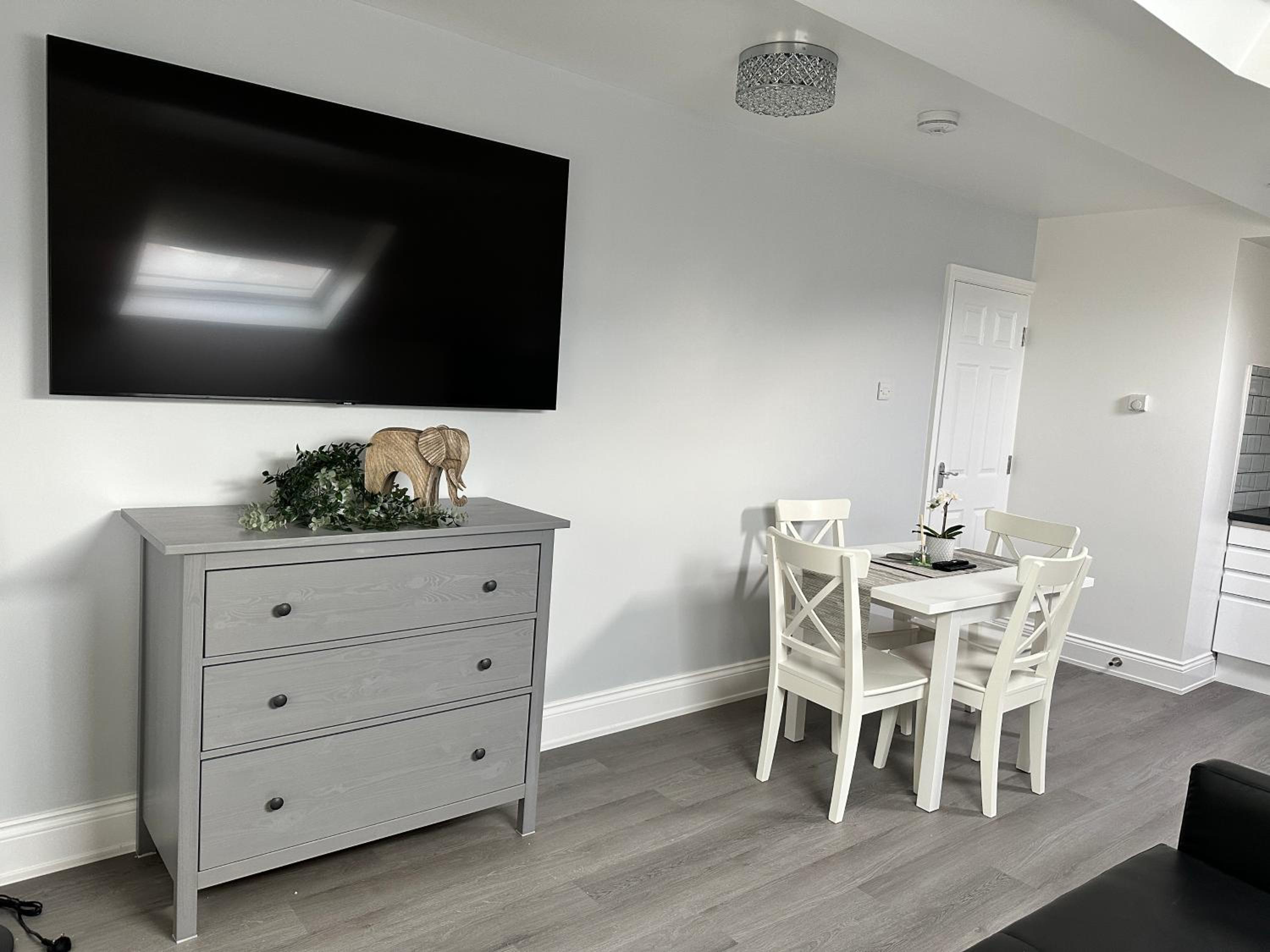 Granada Apartments Holmfield Rd