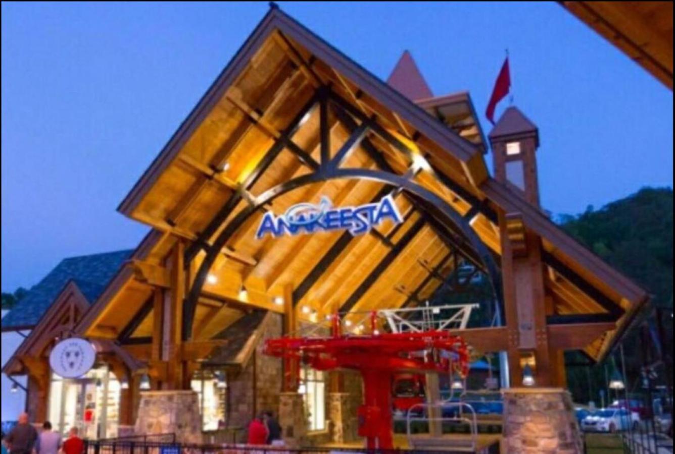 Lovely Gatlinburg Condo w Pool Private Heart Tub view 3