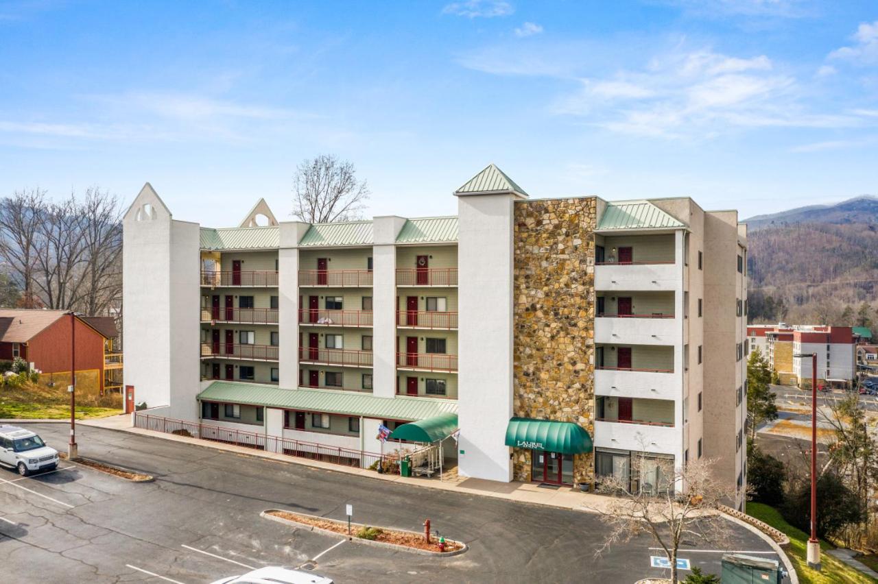 Lovely Gatlinburg Condo w Pool Private Heart Tub view 2