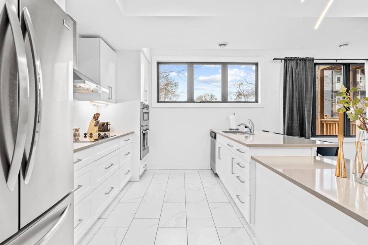 Rent 8Bed 8Bath DowntownLondon Parking Wi-Fi