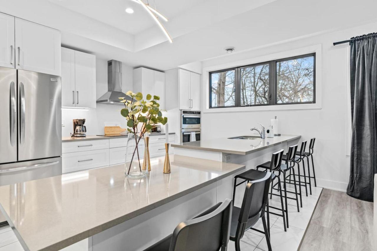 Rent 8Bed 8Bath DowntownLondon Parking Wi-Fi