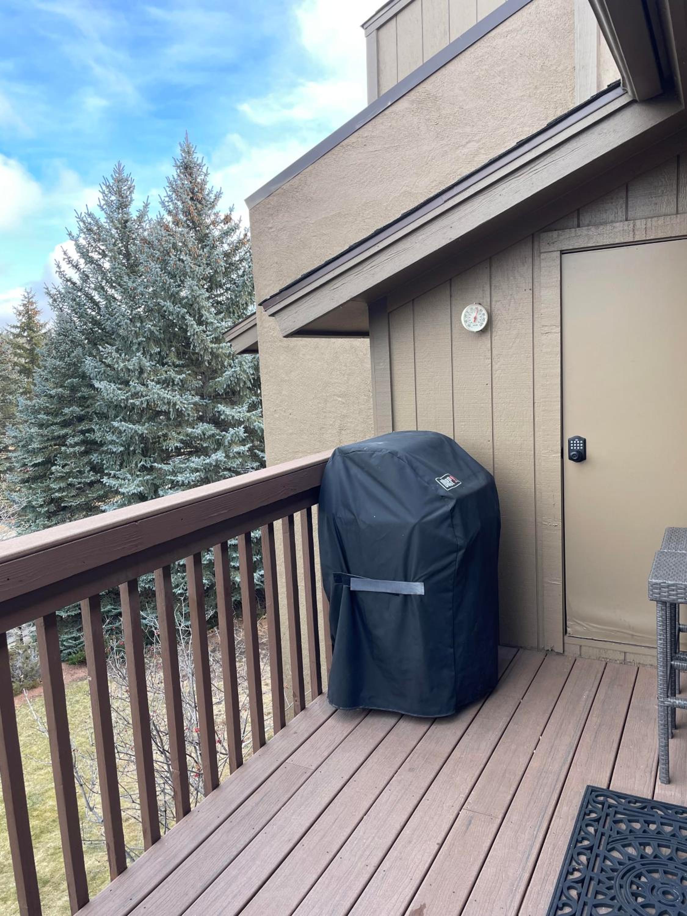 Cozy Retreat in the Pines Mins to Downtown view 3