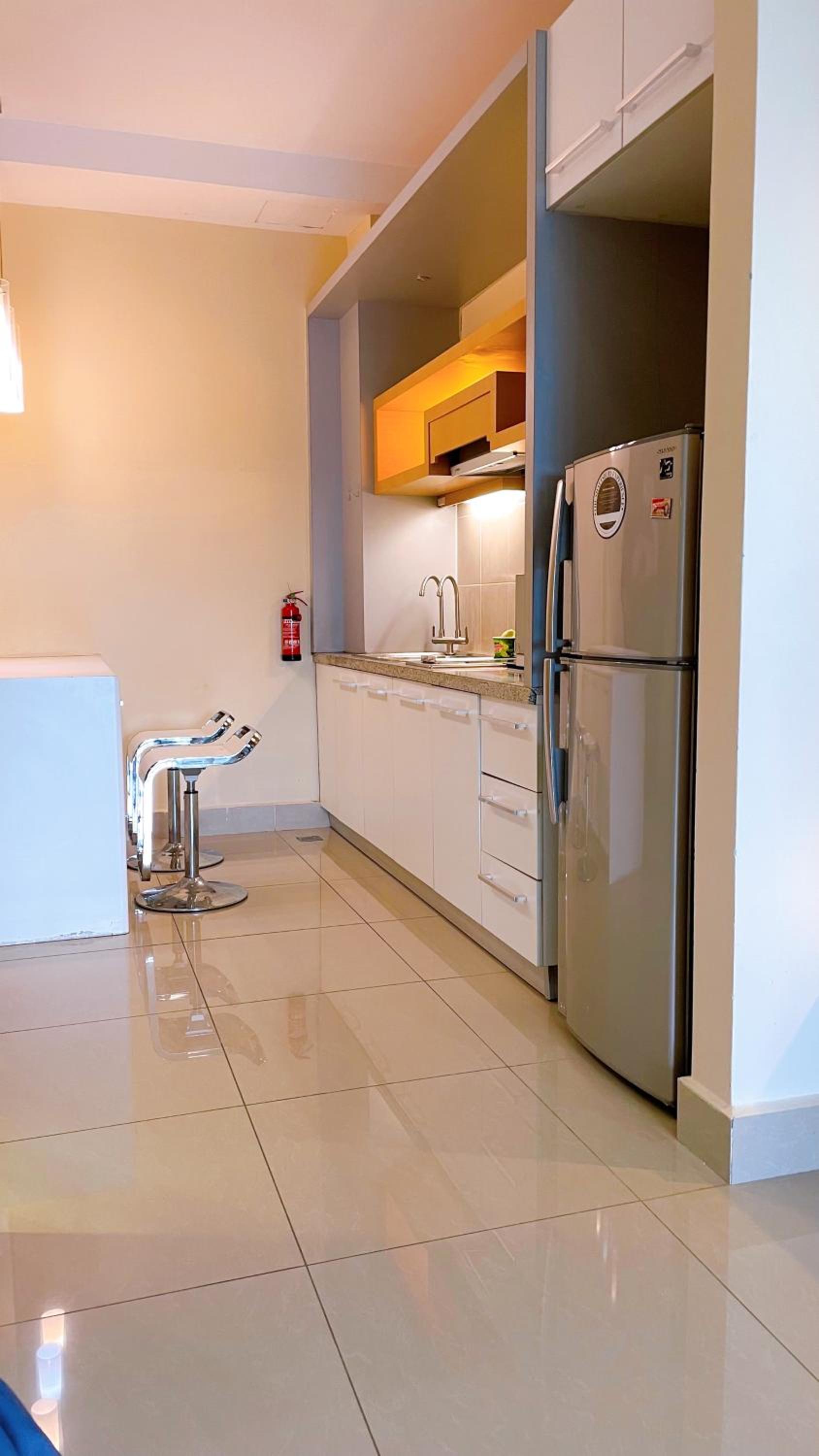 Cozy Stay at Shaftsbury Residences by SNS HOMES photo 2