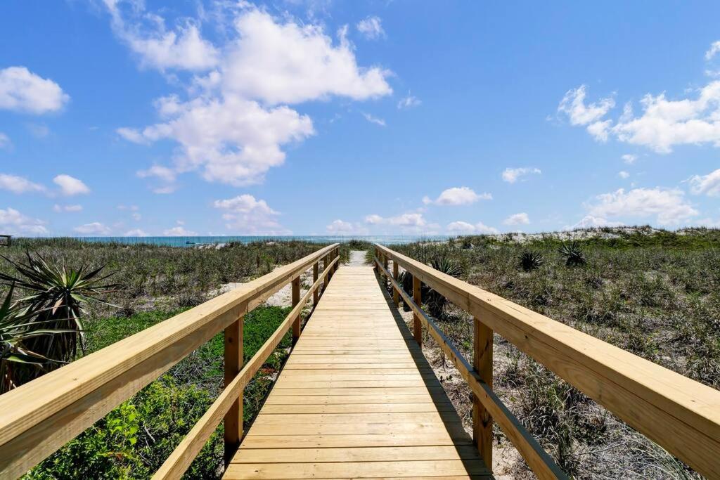 Carolina Sunrise Oceanfront with pool view 2