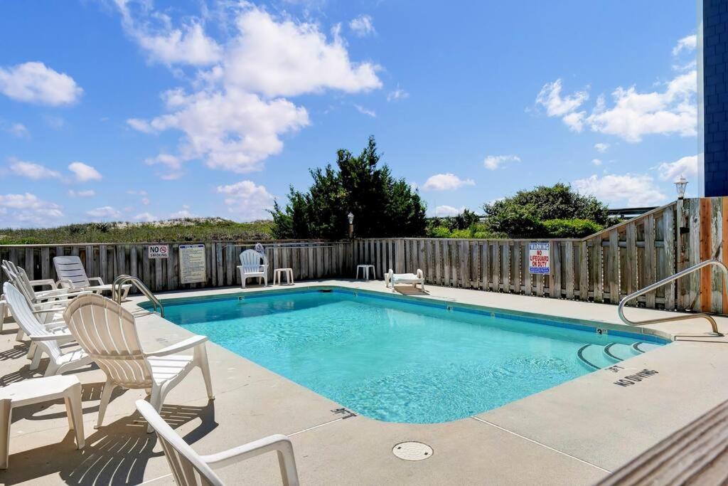 Carolina Sunrise Oceanfront with pool view 4