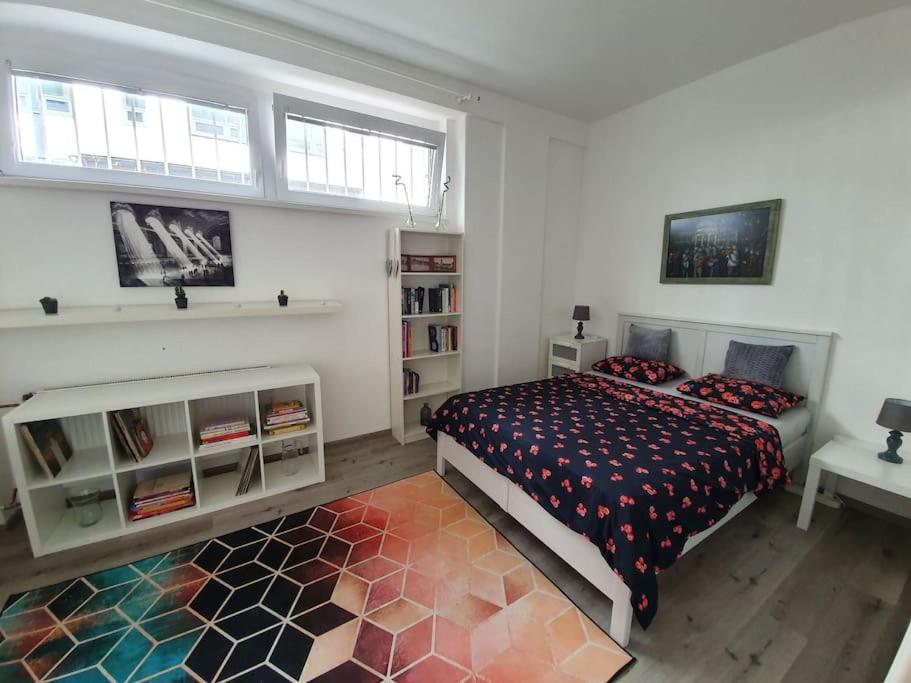 Stylish & quiet apt next to Presidential palace view 3