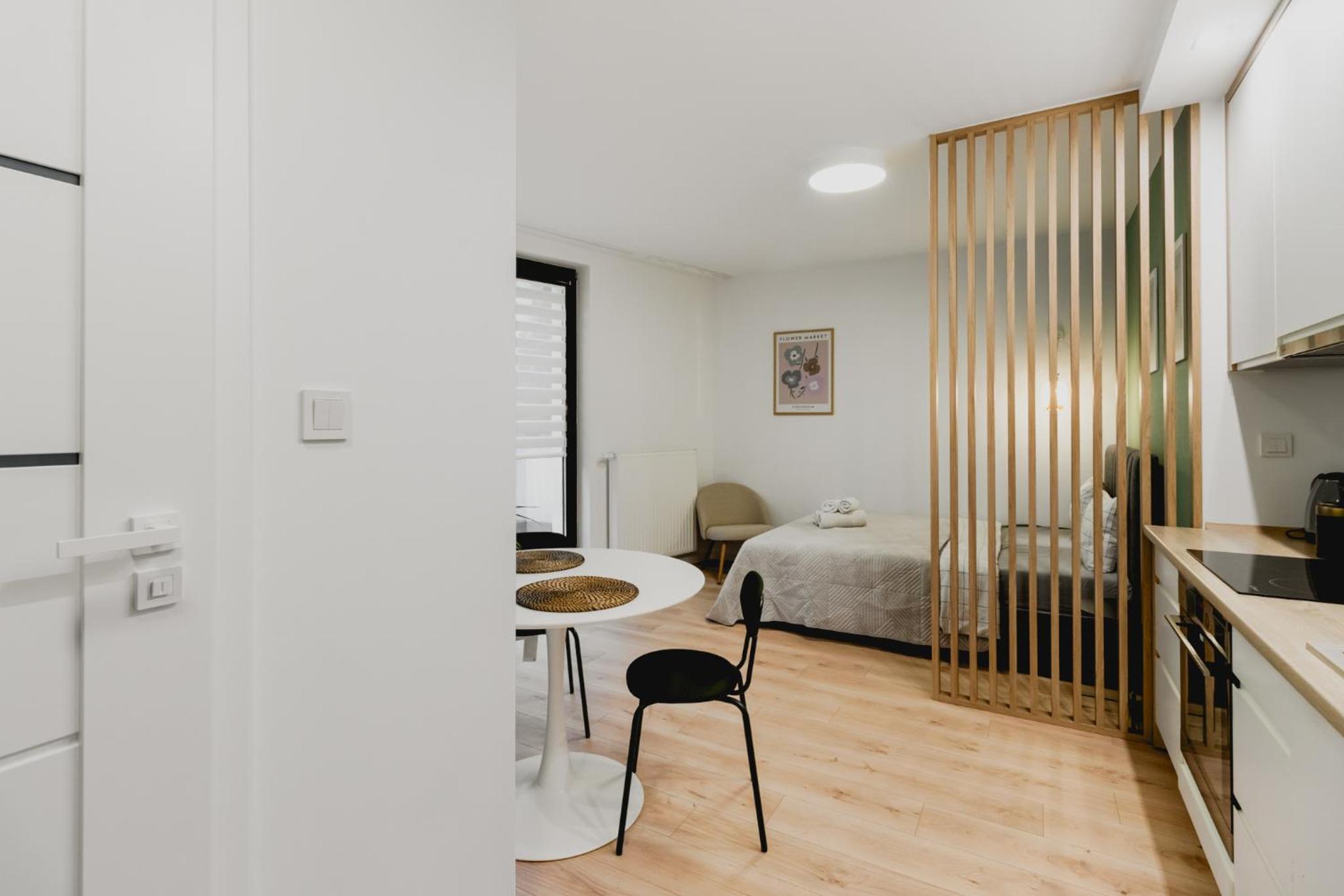 Golden Apartments Warsaw - Modern & Cozy, Towarowa Street