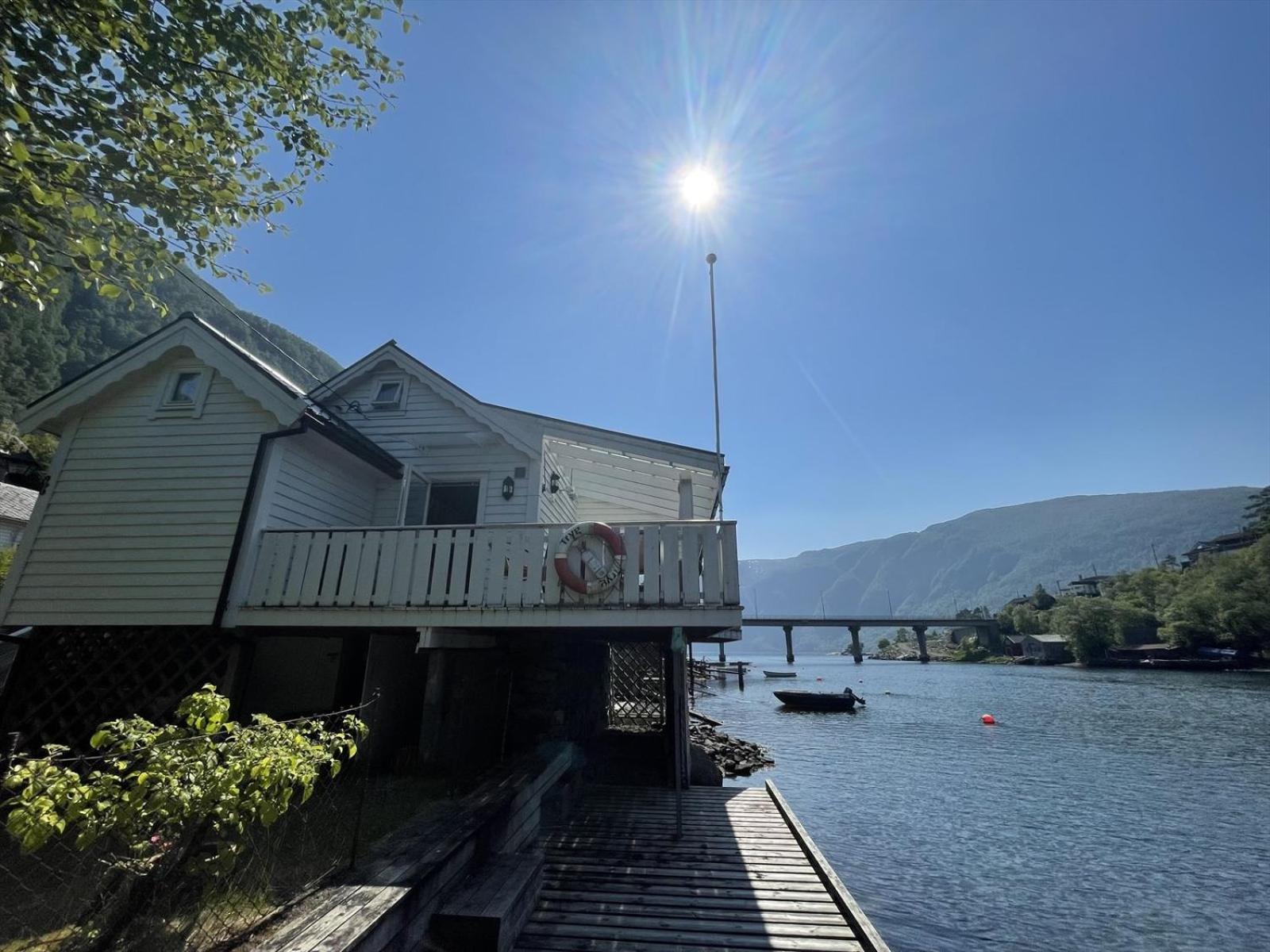 Sjötun Fjord Cabin, with boat view 5