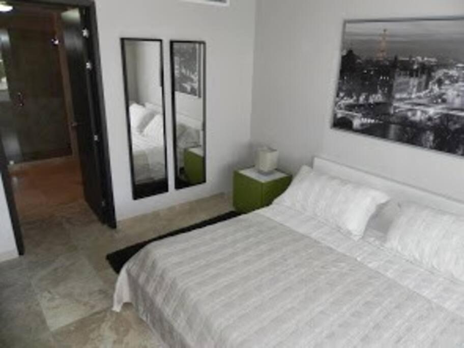 Beautiful Vibes Sun Kiss Serenity your Stylish Apt Just Steps from Eagle Beach