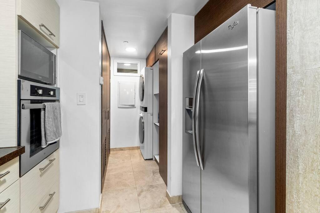 Beautiful Vibes Sun Kiss Serenity your Stylish Apt Just Steps from Eagle Beach