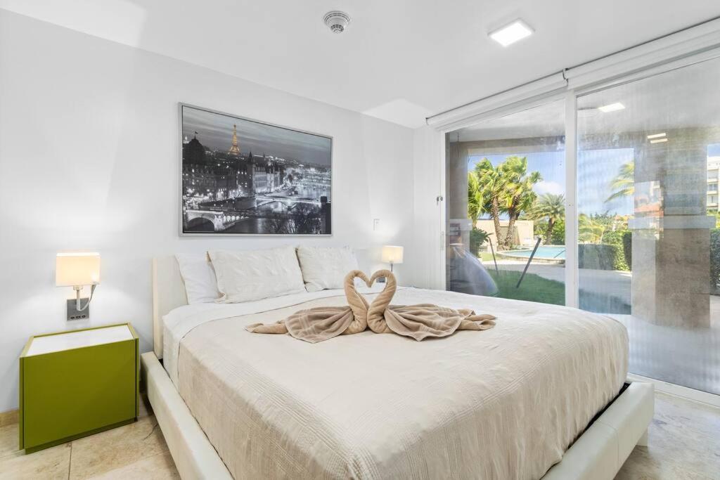 Beautiful Vibes Sun Kiss Serenity your Stylish Apt Just Steps from Eagle Beach