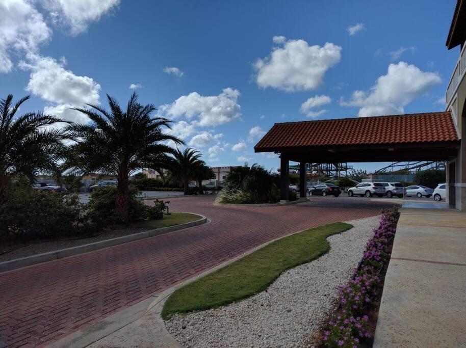 Beautiful Vibes Sun Kiss Serenity your Stylish Apt Just Steps from Eagle Beach