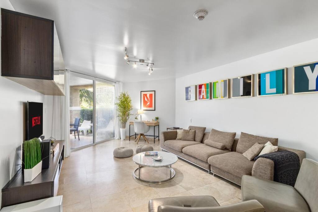 Beautiful Vibes Sun Kiss Serenity your Stylish Apt Just Steps from Eagle Beach