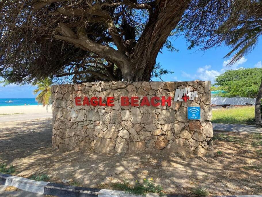 Beautiful Vibes Sun Kiss Serenity your Stylish Apt Just Steps from Eagle Beach