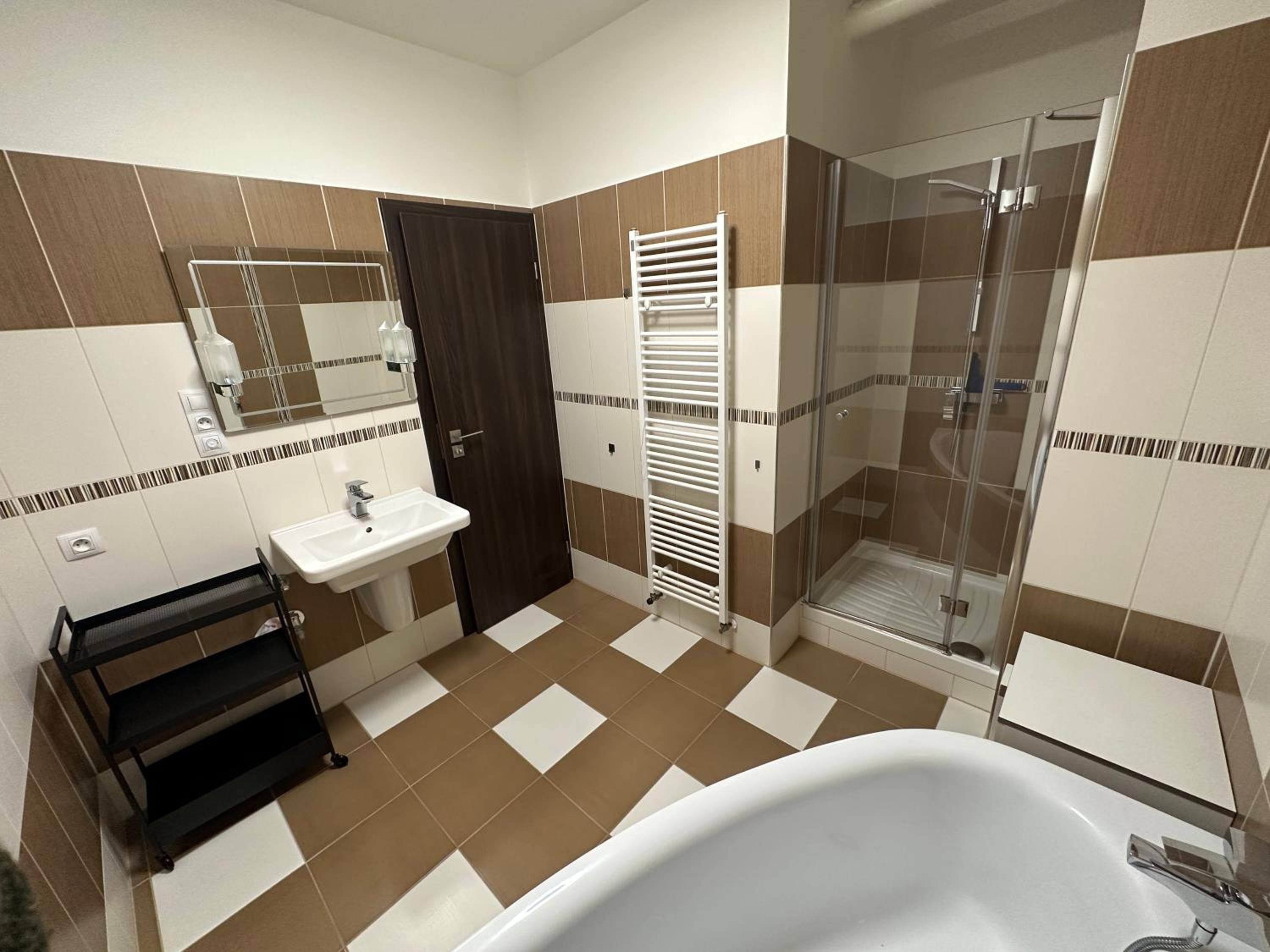 City Center apartment FREE PRIVATE PARKING
