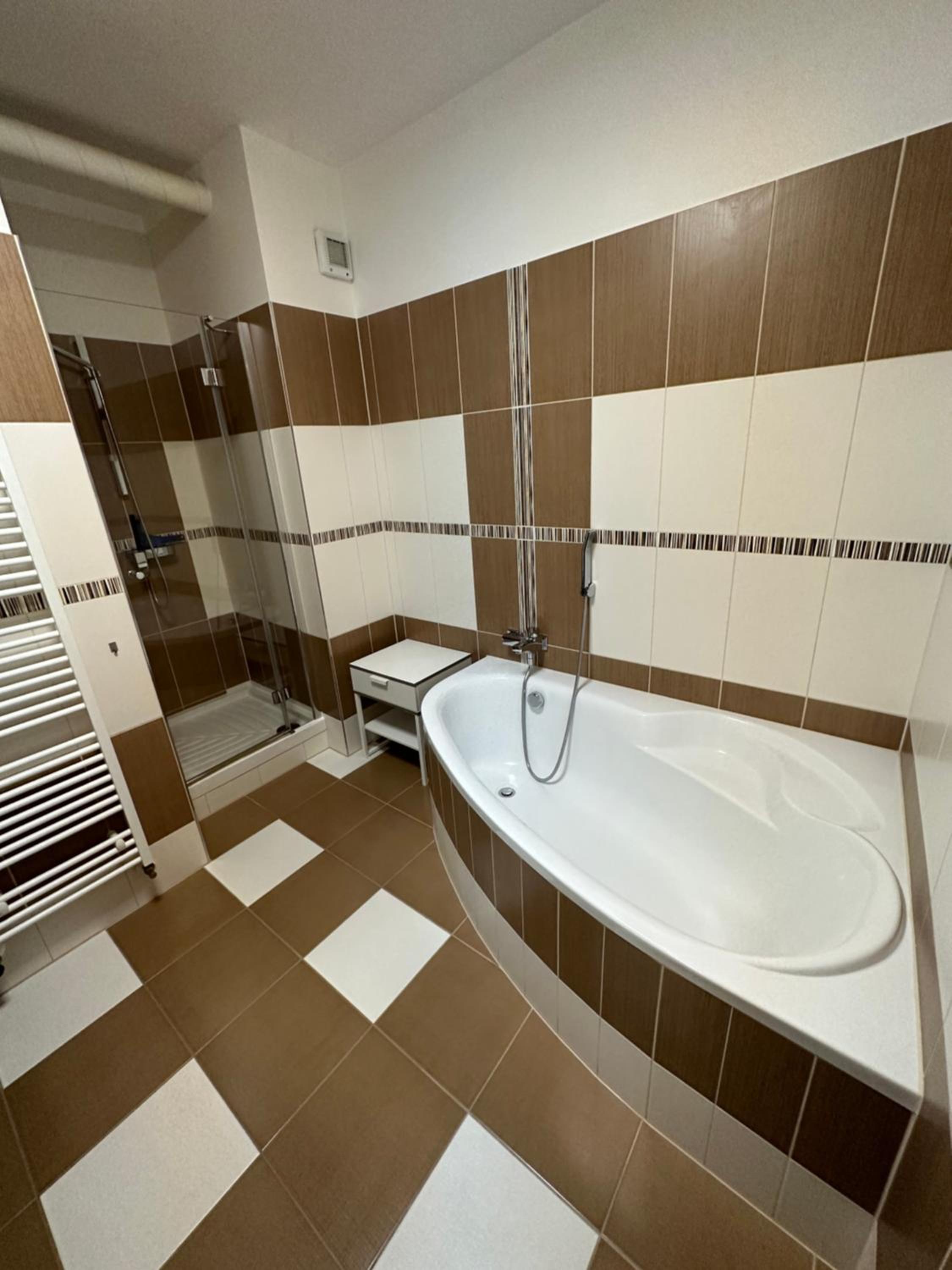 City Center apartment FREE PRIVATE PARKING