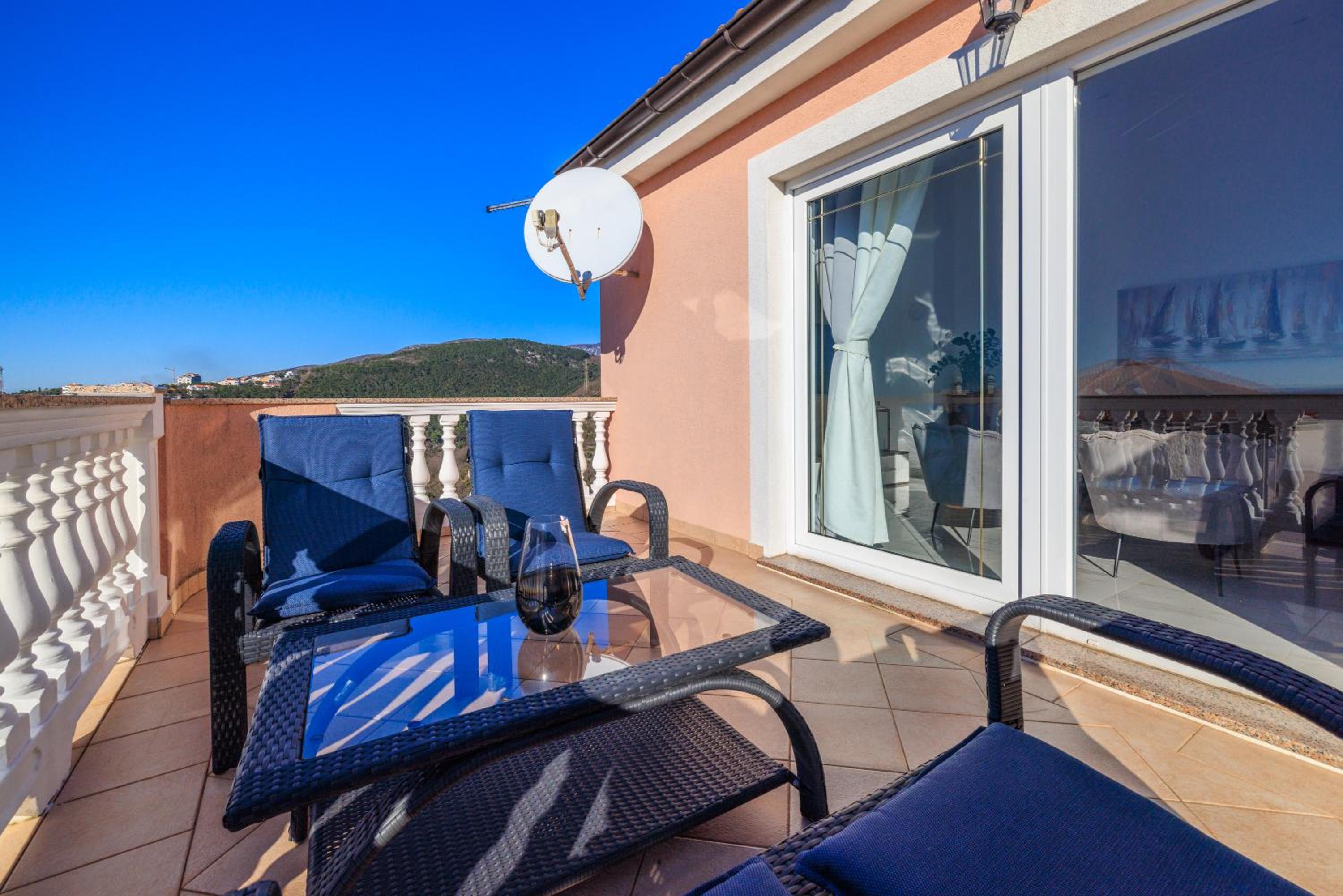 App Villa M Penthouse view 2