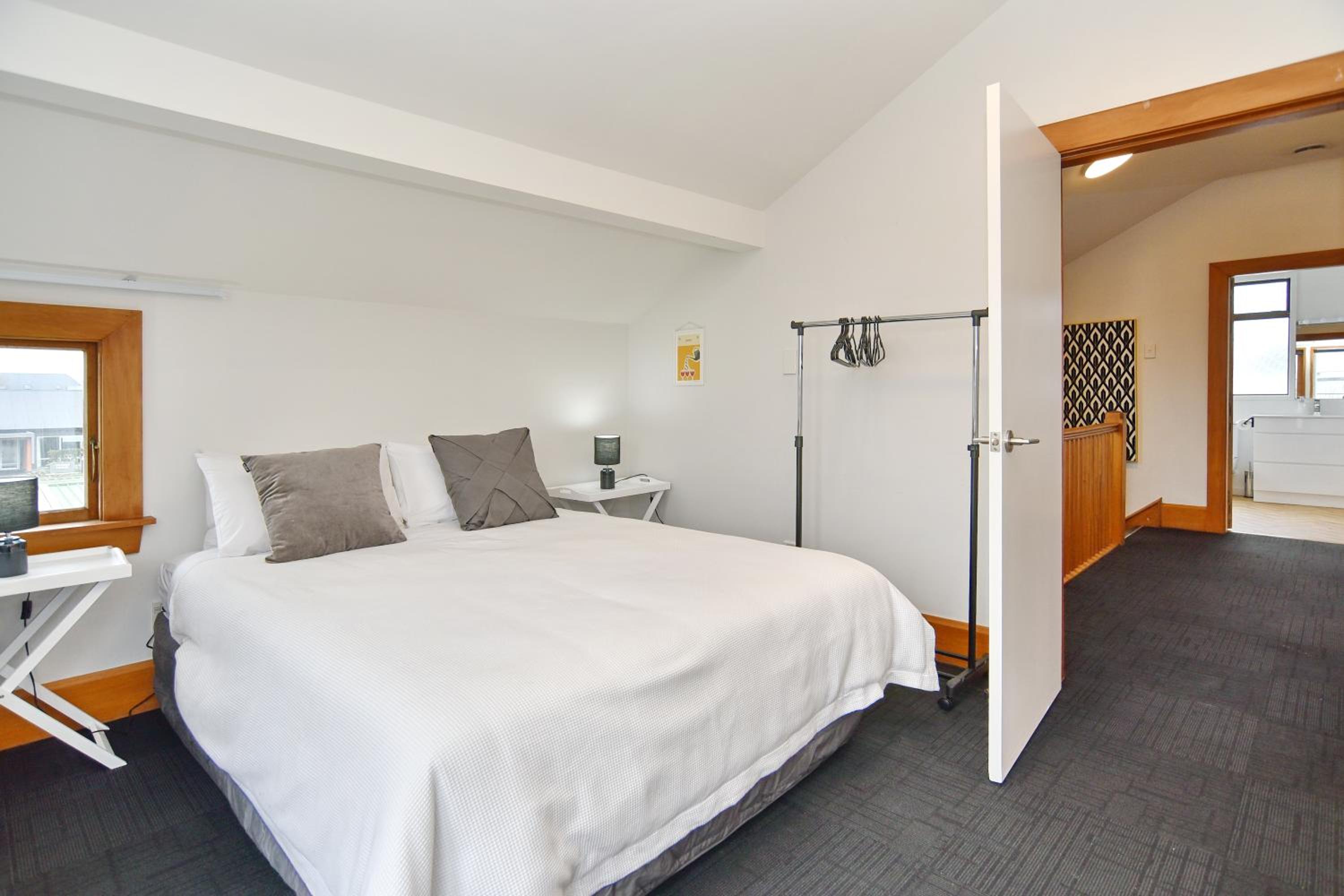 Grand Heritage 5 BRMs CBD villa with carparks view 2