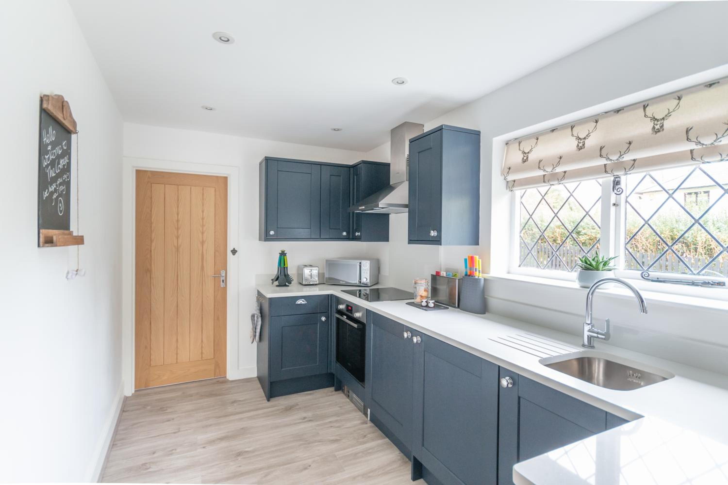 Luxury cosy cottage, enchanting forest location. view 3