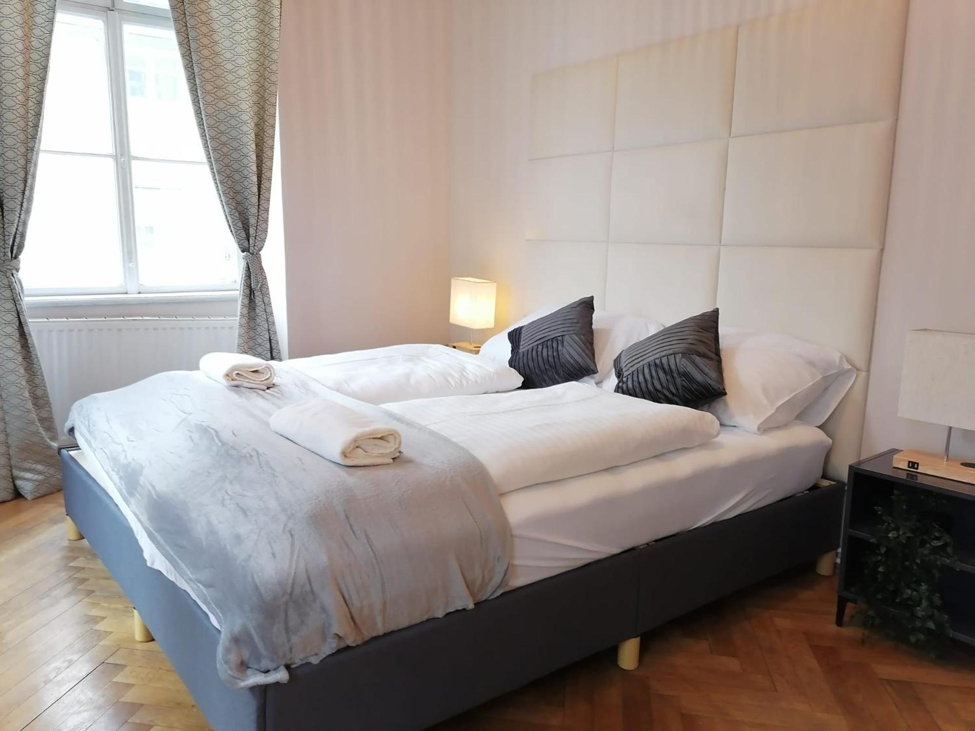 Spacious 2BR Apartment with Living Room in Central Vienna