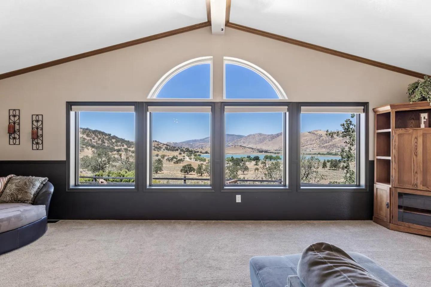 Hilltop 4BR Home in Tehachapi, Brite Lake View, Wi-Fi view 3