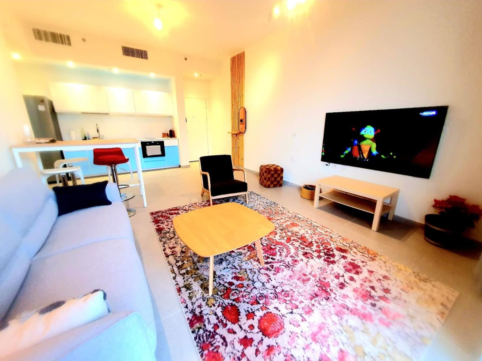 Spacious New 1BD Levinski Florentin view 3