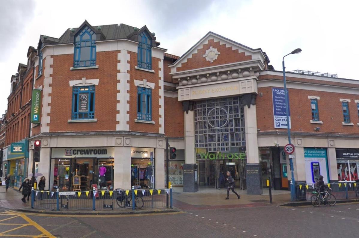 Spacious flat with a garden near tube, train, Thames and the city center
