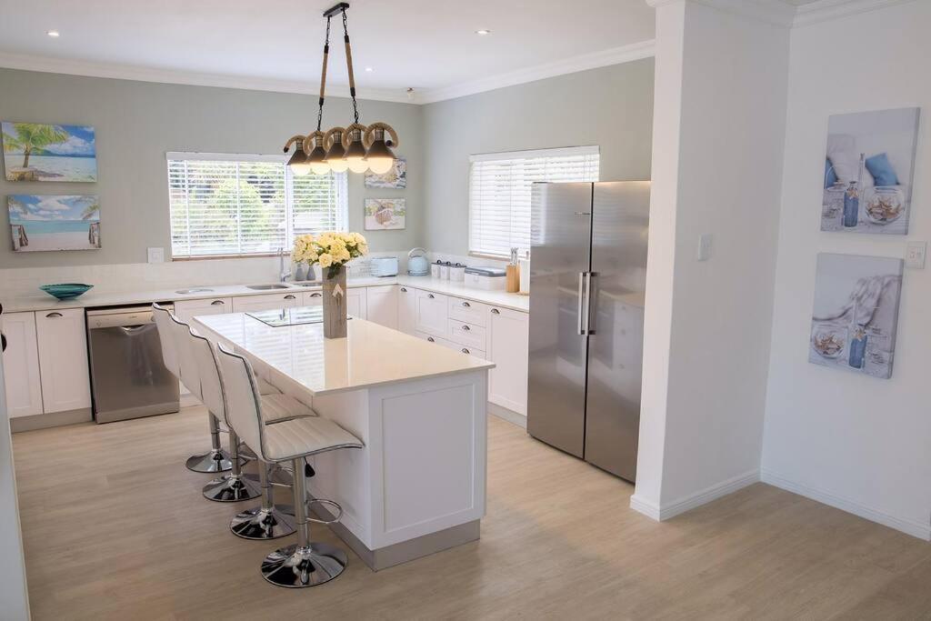 Modern Luxury Beach House view 3