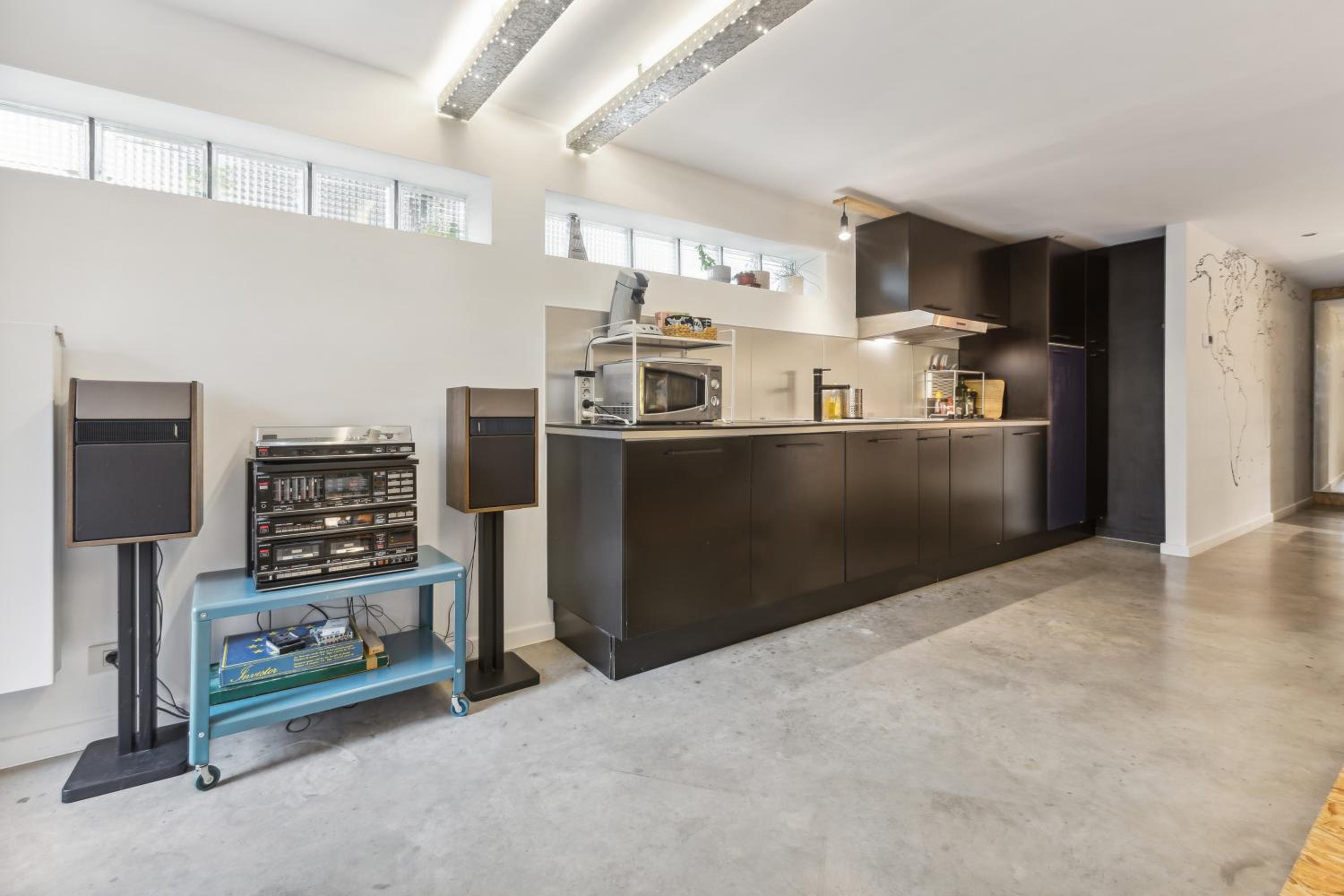 Cosy art studio near station with bikes and garden