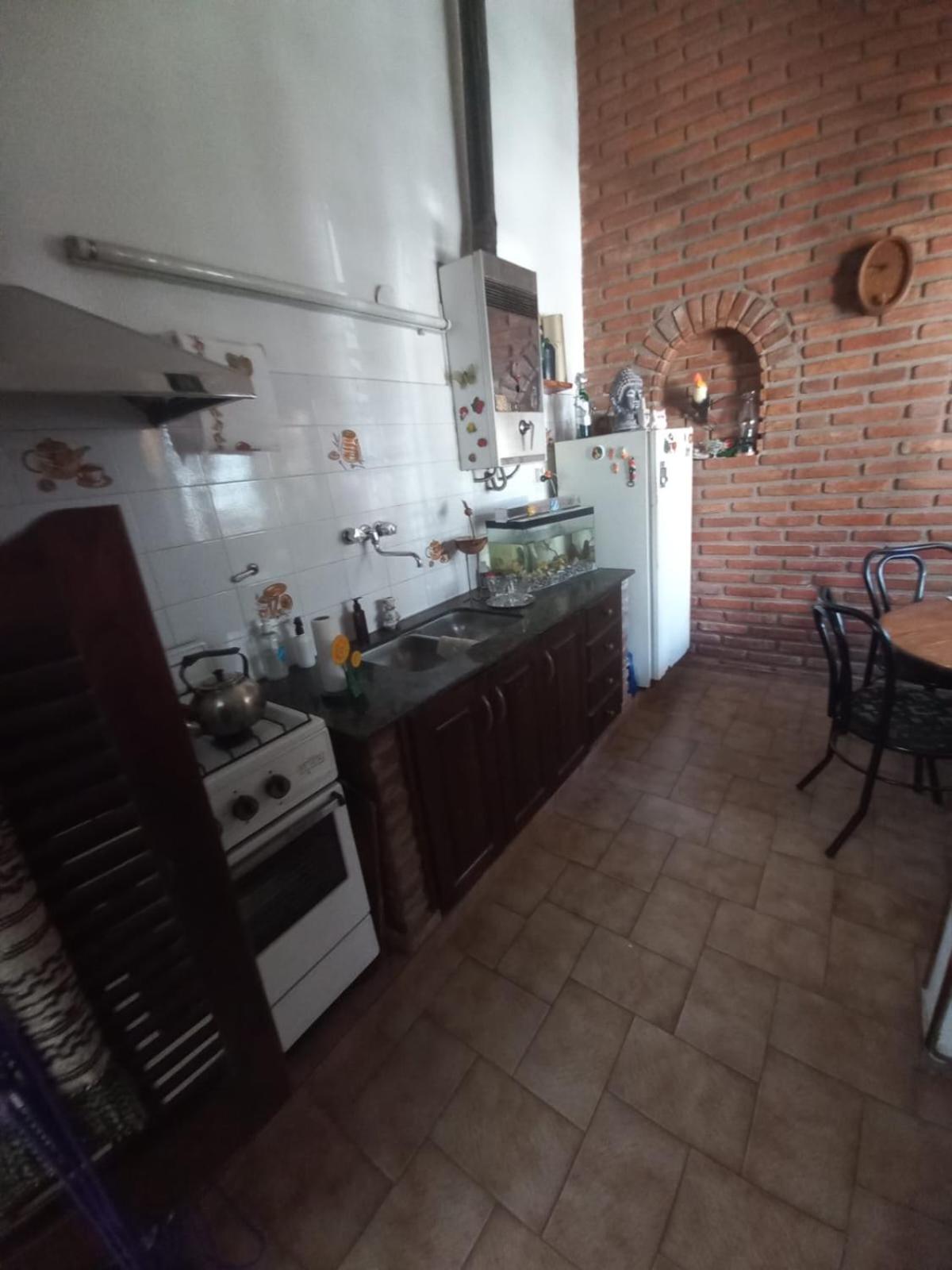 Departamento interno con dos camas individuales