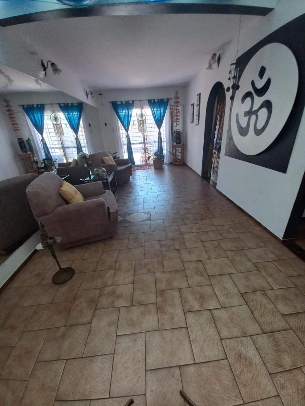 Departamento interno con dos camas individuales