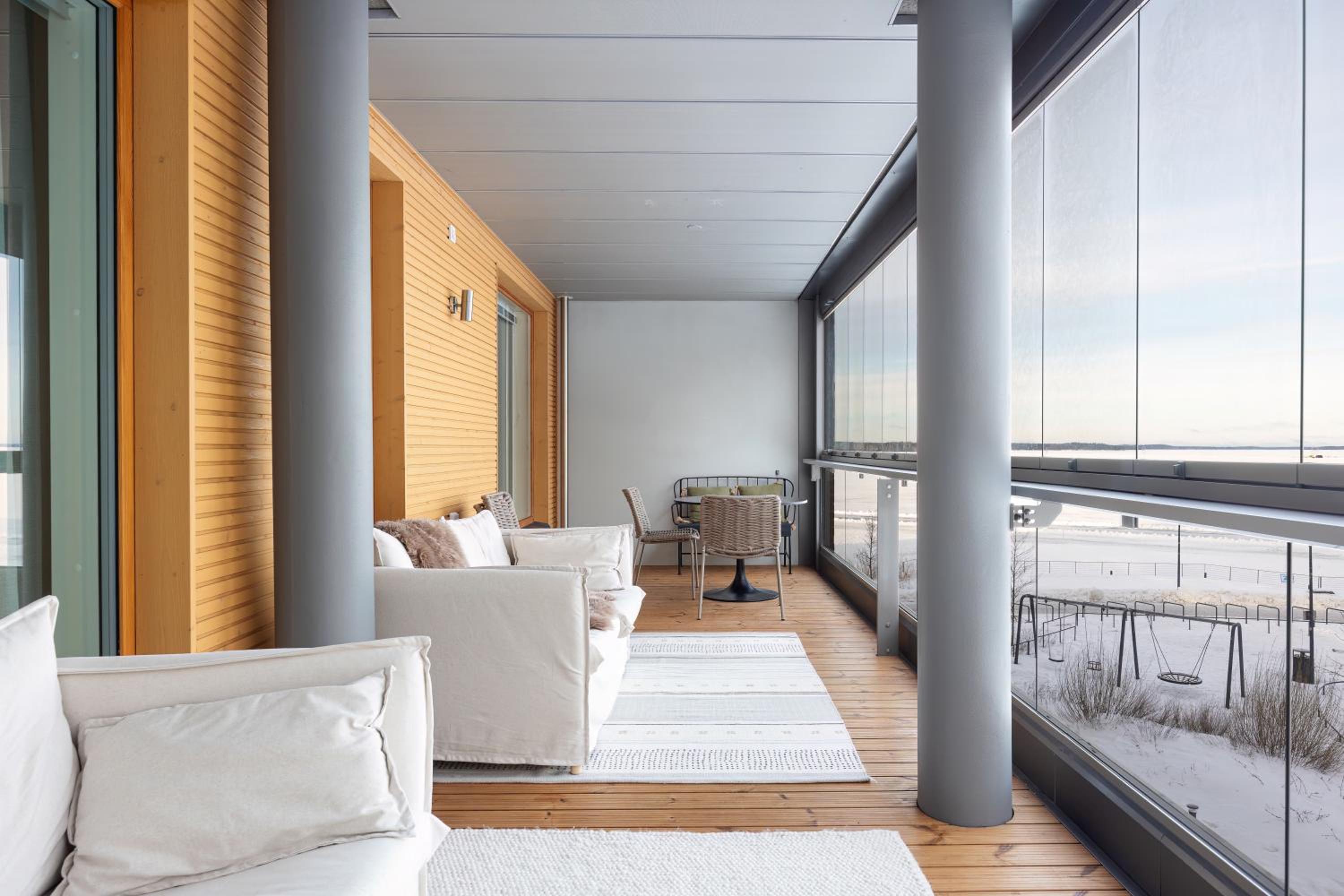 Top, cozy, lakeside, sauna and free indoor parking