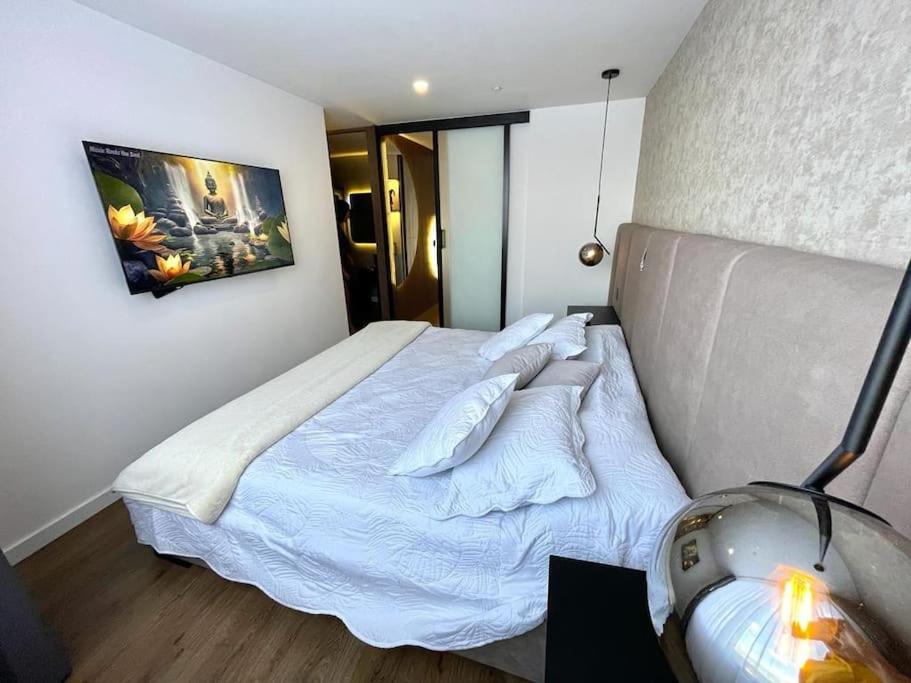 Luxe new Appartament next to Tesoro 28 nights minimal stay 28 noches minimo stadia