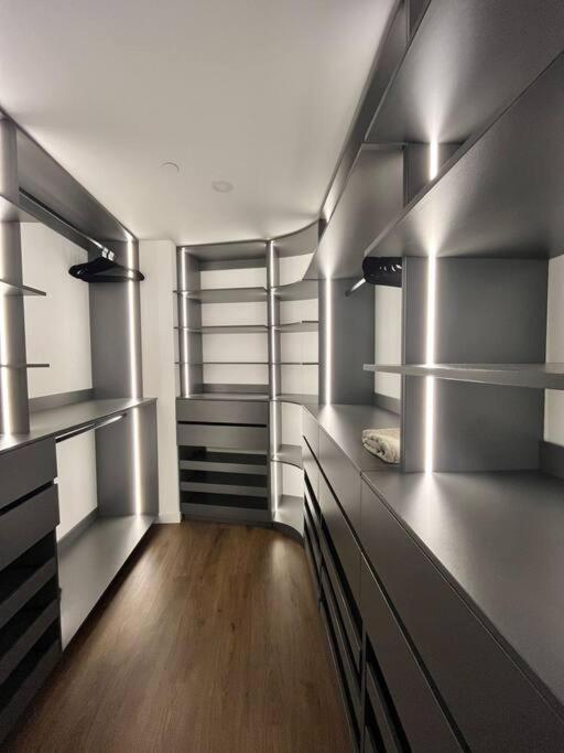 Luxe new Appartament next to Tesoro 28 nights minimal stay 28 noches minimo stadia