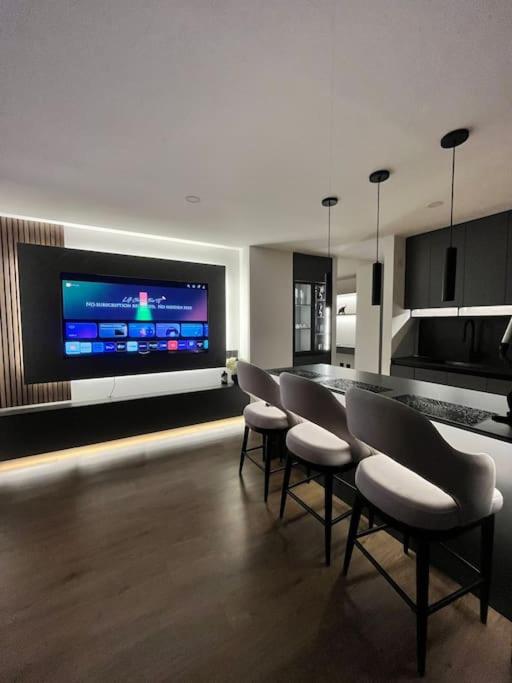 Luxe new Appartament next to Tesoro 28 nights minimal stay 28 noches minimo stadia