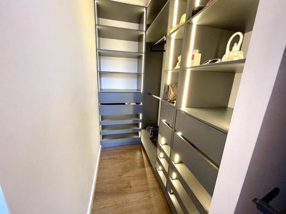 Luxe new Appartament next to Tesoro 28 nights minimal stay 28 noches minimo stadia