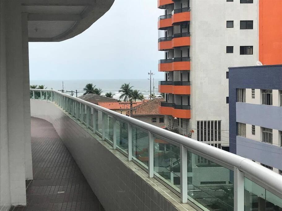 Apto lindo e aconchegante na Praia Grande c/ vista